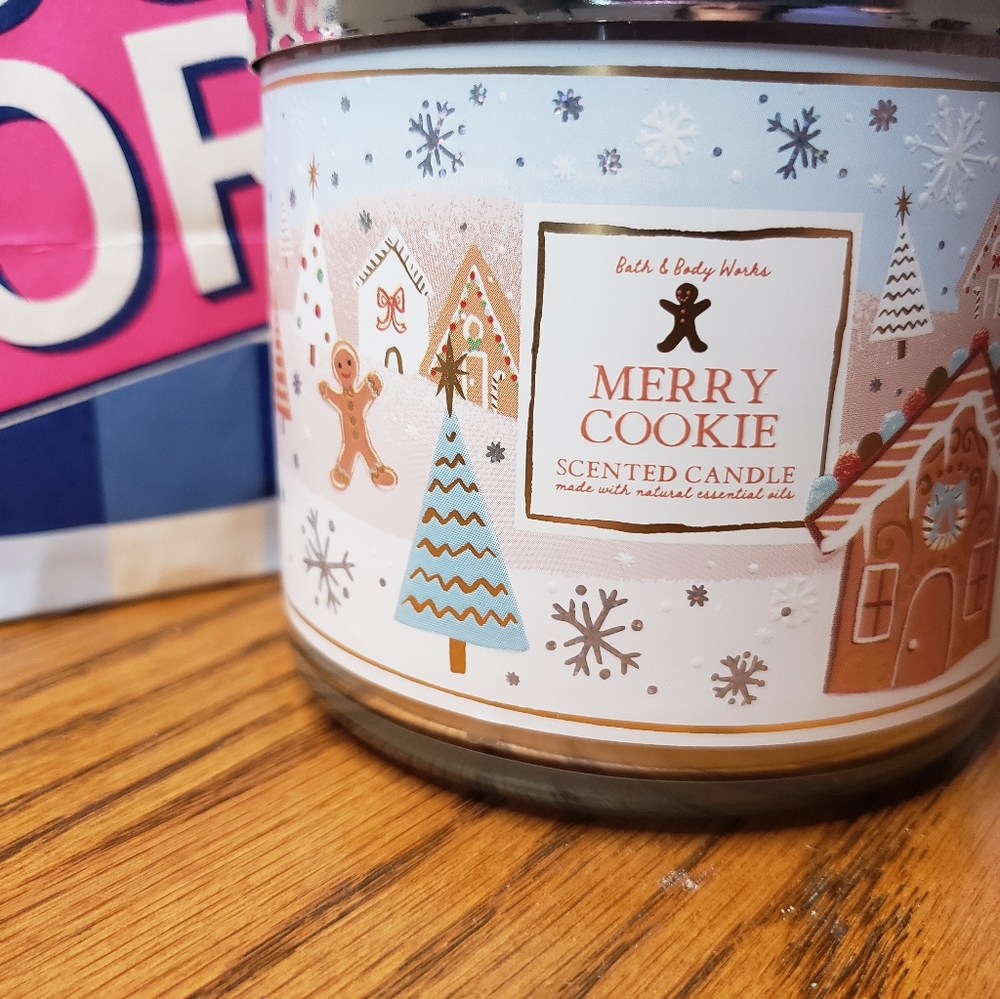 Bath & Body Works Merry Cookie 3-Wick Candle